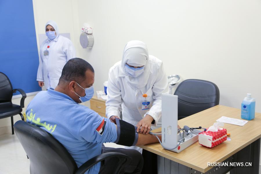 Египет начал вакцинацию медиков китайской вакциной Sinopharm