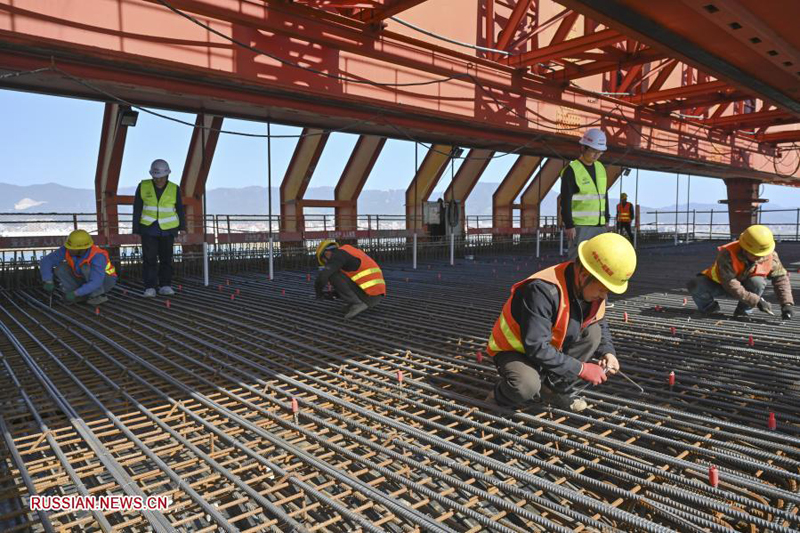 Строительство ВСЖД через морской залив не останавливается ни на минуту