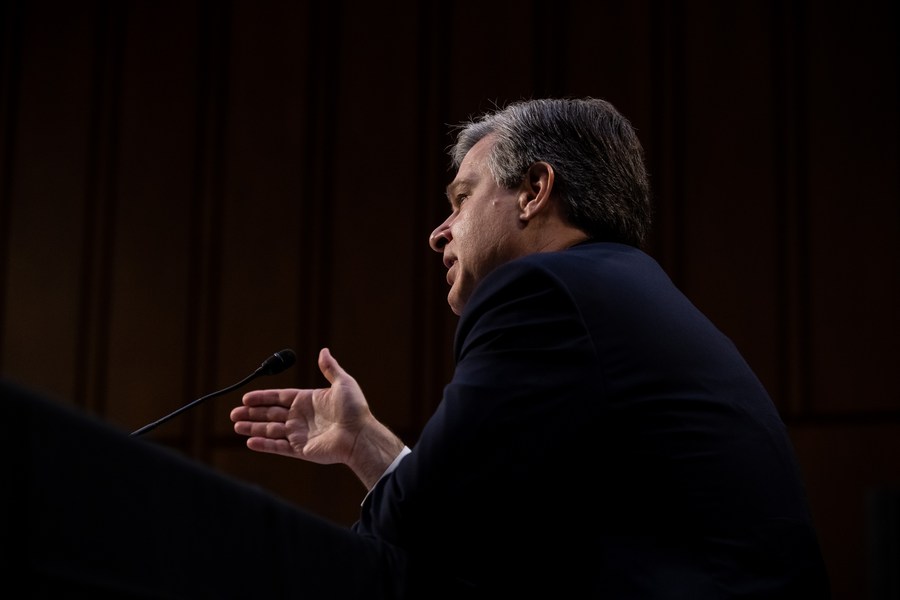 Директор ФБР назвал штурм Конгресса США актом внутреннего терроризма