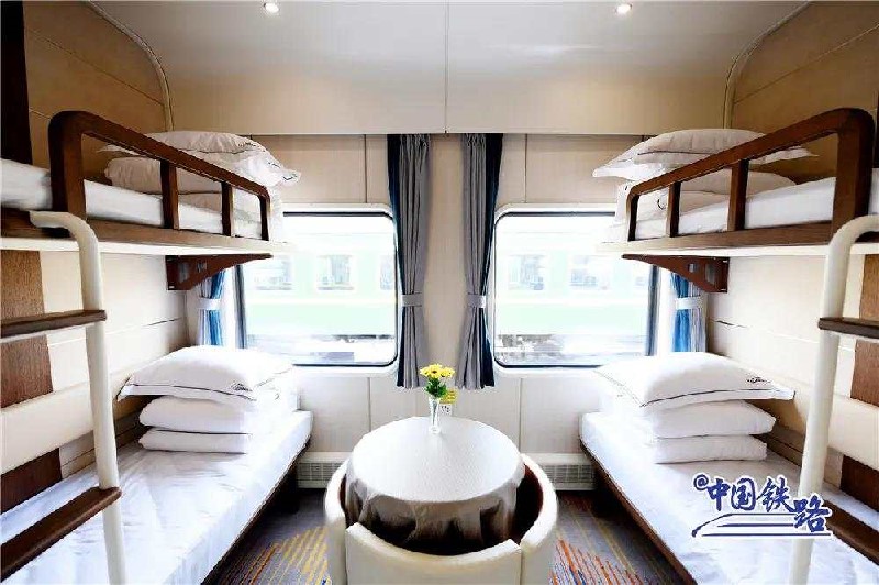 Первый в Китае тематический “панда-поезд” был введен в эксплуатацию