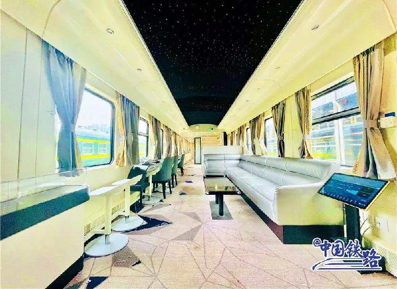 Первый в Китае тематический “панда-поезд” был введен в эксплуатацию