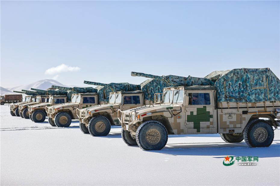 Войска Синьцзянского военного округа НОАК провели серию учений