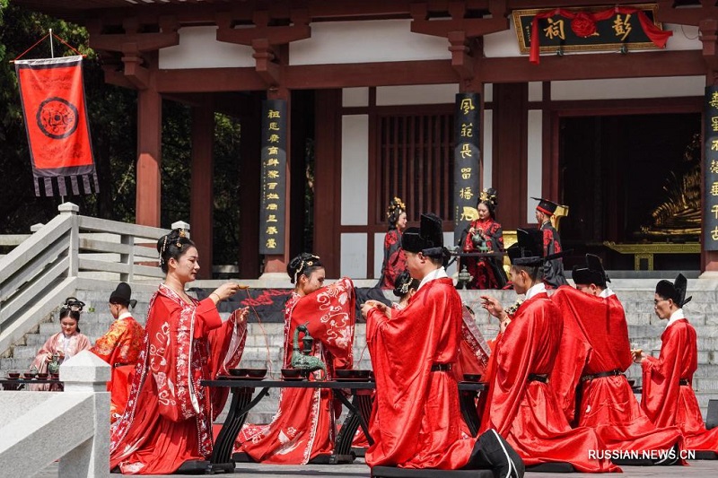 Традиционная китайская свадьба 19 пар в Сюйчжоу