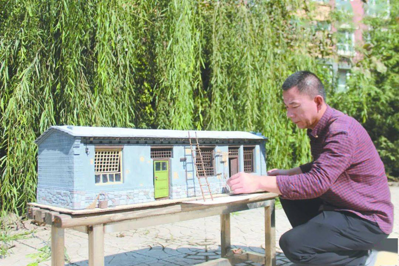 Китаец по памяти соорудил миниатюру старого родного дома