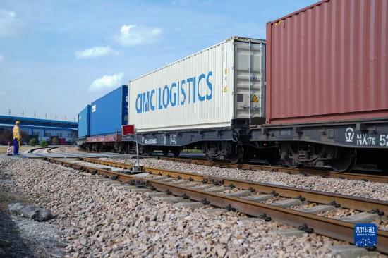 Первый грузовой поезд Китай-Европа с товарами для CIIE прибыл в Шанхай