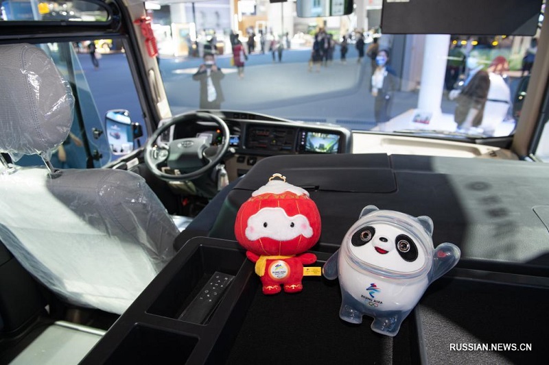 Фигурки Бин Дуньдунь и Сюэ Жунжун радуют глаз посетителей 4-го CIIE