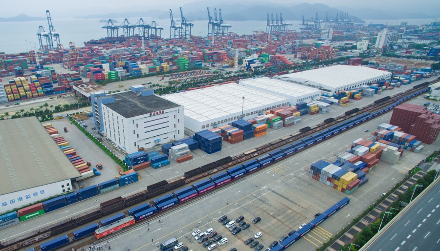Торговля южнокитайского города Шэньчжэнь со странами и регионами вдоль "Пояса и пути" выросла на 12,9 проц. в январе-октябре 2021 года