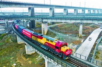 В 2021 году импорт и экспорт Китая в 14 стран-членов ВРЭП составил 12,07 трлн юаней, увеличившись на 18,1%