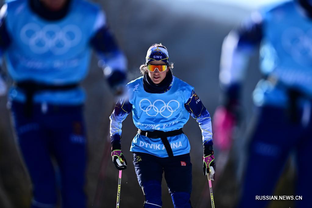 Спортсмены-участники соревнований по лыжным гонкам зимней Олимпиады-2022 приступили к адаптивным тренировкам в Национальном лыжном центре на севере Китая
