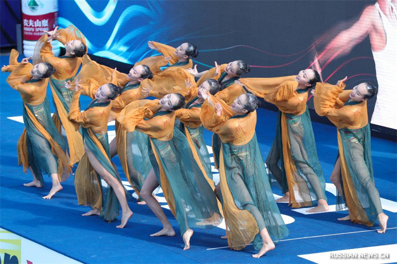 Китайские синхронистки блестяще выступили на показательном шоу в Будапеште