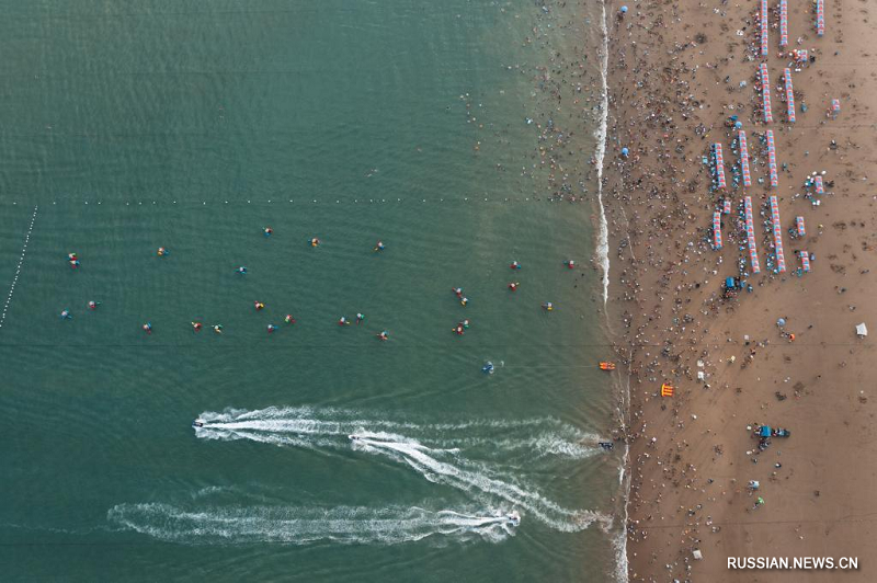 Отдых на море летом в живописном месте Чжуцзяцзянь на востоке Китая