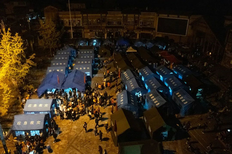 46 человек погибли в результате землетрясения магнитудой 6,8 в Сычуани
