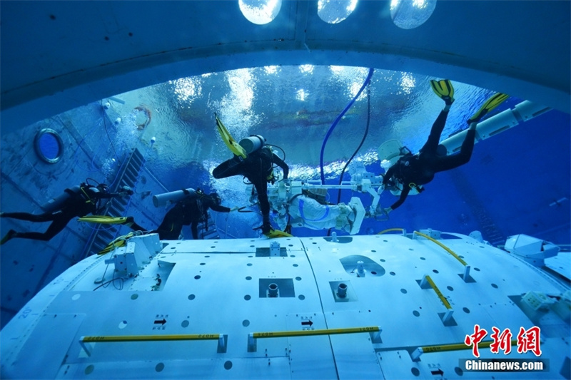 Подготовка членов экипажа ?Шэньчжоу-15?