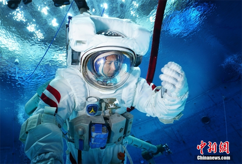 Подготовка членов экипажа ?Шэньчжоу-15?