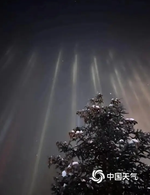 Редкие ?световые столбы? во Внутренней Монголии Китая