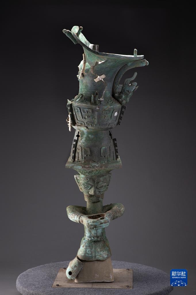 Китайские археологи успешно соединили ?богочеловека? с ?мифическим животным? из жертвенных ям памятника Саньсиндуй