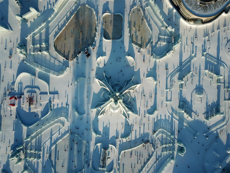 Харбинский ?Мир льда и снега? подогревает интерес туристов к зимним развлечениям