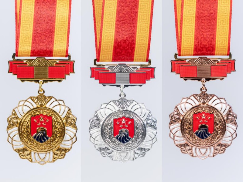 Полицейским миграционных служб Китая впервые были вручены памятные медали за охрану границ