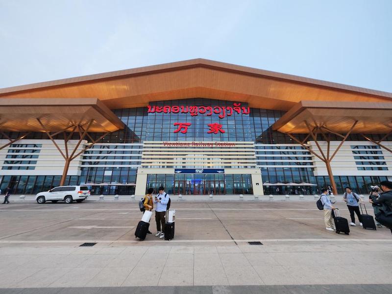 За первую неделю по железной дороге Китай-Лаос совершено 2597 трансграничных пассажирских поездок