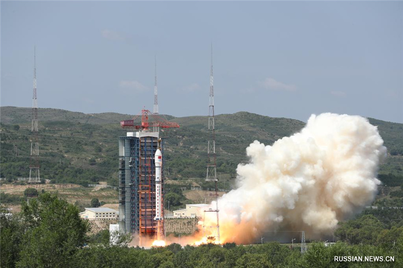 Китай успешно запустил в космос четыре спутника