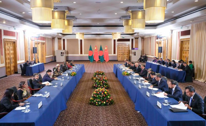 Си Цзиньпин призвал Китай и Бангладеш продвигать высококачественное сотрудничество в рамках "Пояса и пути"