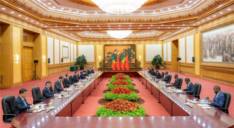 Китай и Бенин установили стратегическое партнерство в ходе переговоров глав государств в Пекине