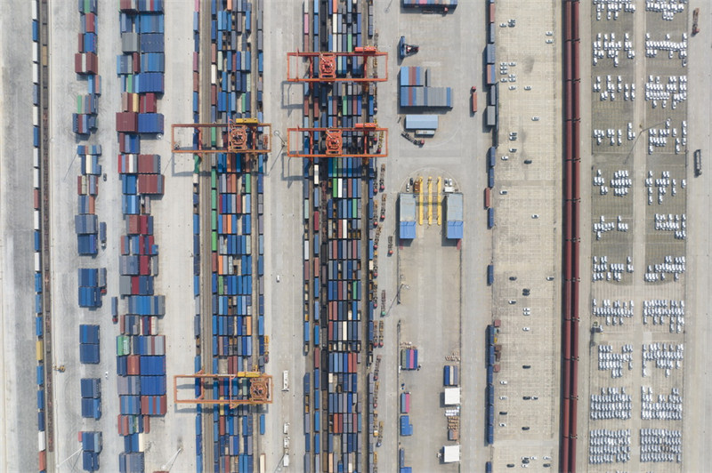 Оживленная станция Международного порта Сиань в Северо-Западном Китае