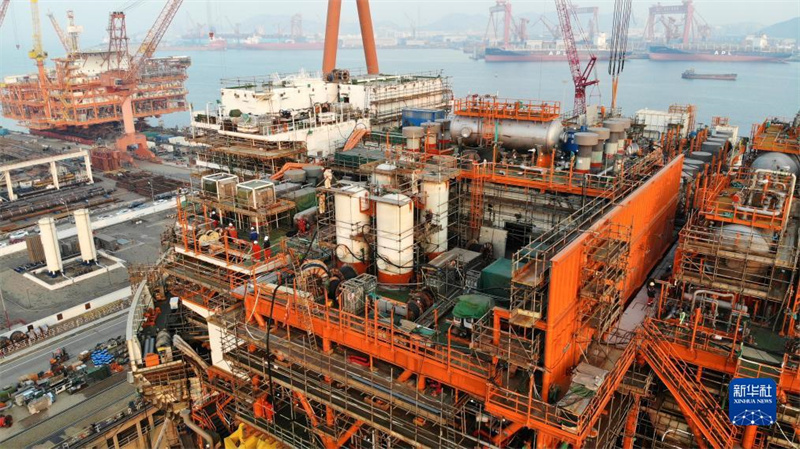 Первый в Азии ?морской завод по переработке нефти и газа? вступил в стадию окончательной сборки