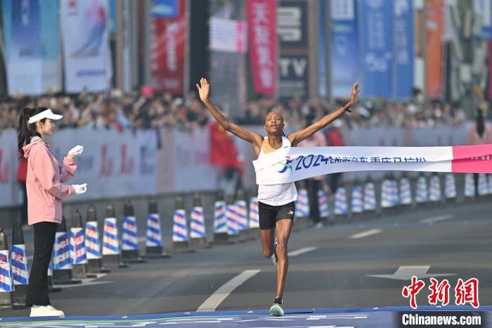 В Чунцине прошел первый в 2024 году марафон