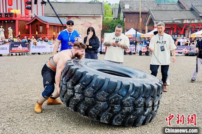 Соревнования китайских и иностранных спортсменов прошли в Чунцине