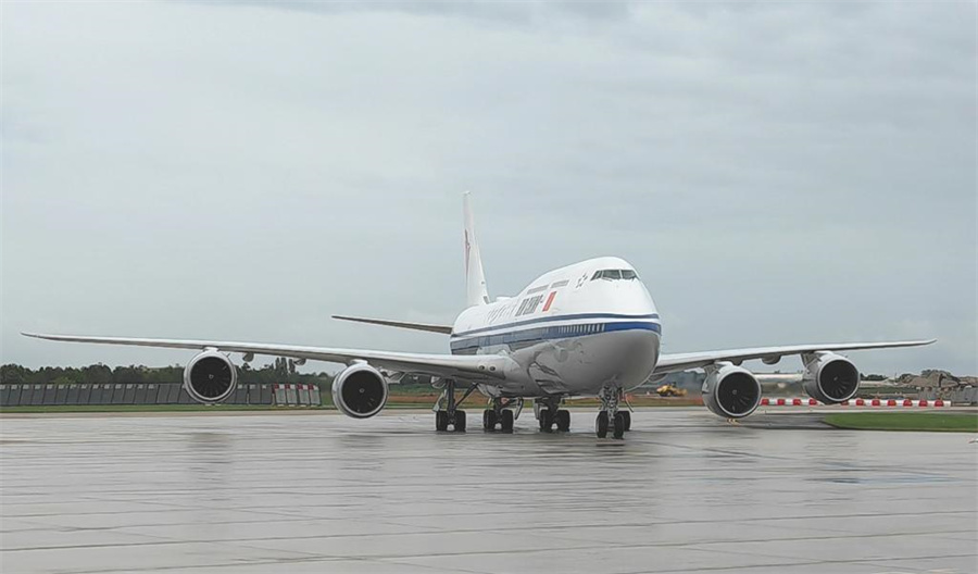 Си Цзиньпин выразил надежду на создание более прекрасного будущего китайско-французских отношений