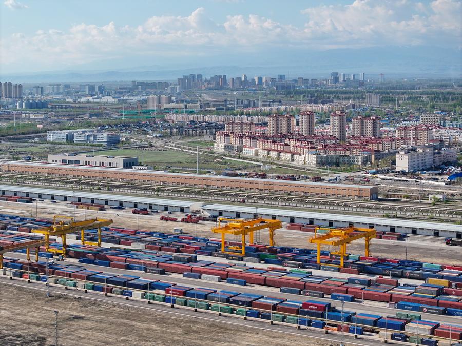 В первом полугодии 2024 года ВРП Синьцзяна вырос на 5,4 проц.