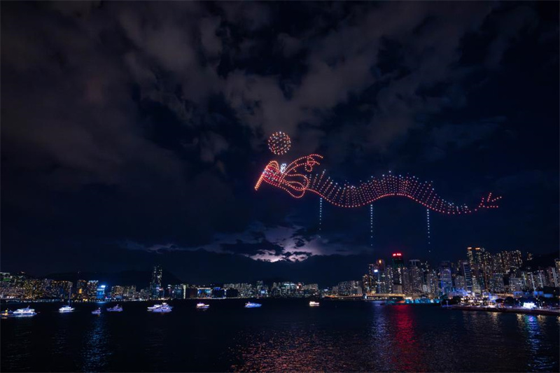 Шоу беспилотников в Сянгане по случаю китайского праздника Луны