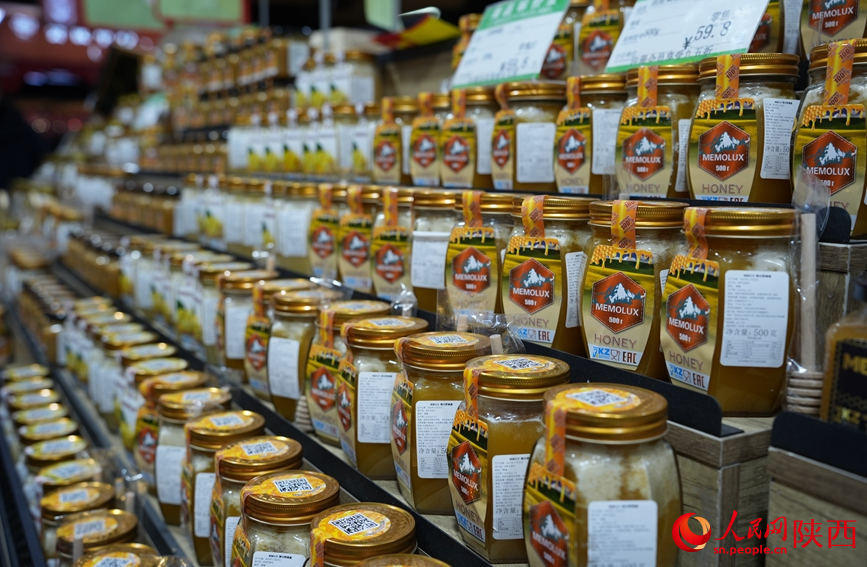 ?От двери до двери?: в Сиань прибыл первый специальный поезд с новогодними товарами