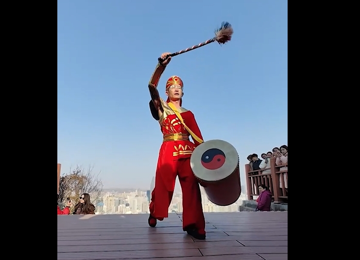 Танец с ручным барабаном ?Тайпингу? в Ланьчжоу