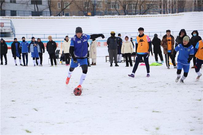 Турнир по футболу на снегу с участием восьми китайских и российских городов прошел в Северо-Восточном Китае