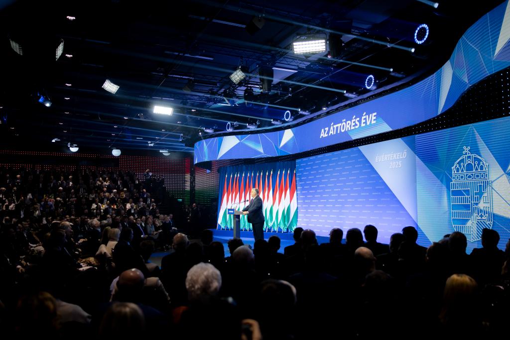 Премьер-министр Венгрии В. Орбан пообещал расследовать финансируемые США "псевдогражданские" организации