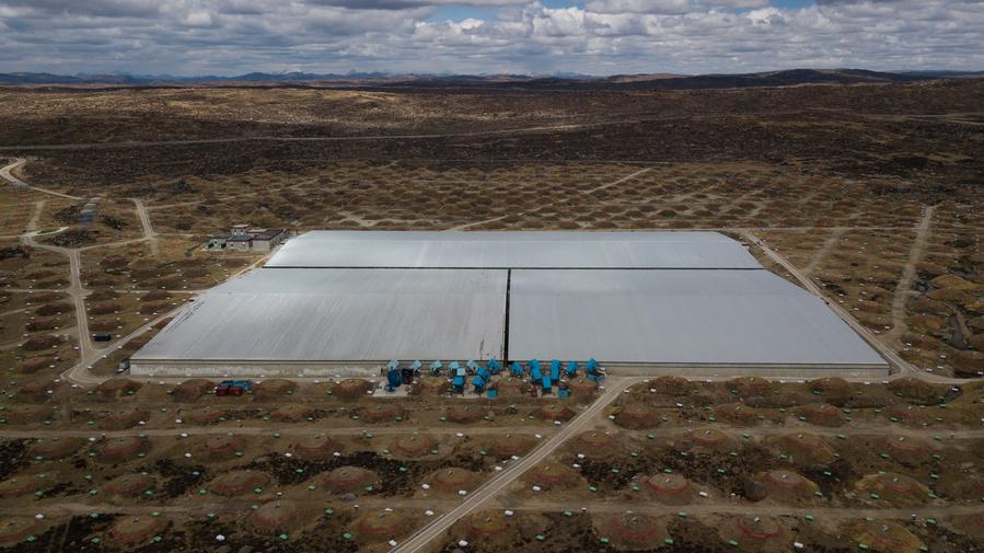 21 апреля 2023 года, LHAASO, расположенная на горе Хайцзышань на высоте 4 410 м над уровнем моря, на территории уезда Даочэн провинции Сычуань /Юго-Западный Китай/. /Фото: Синьхуа/