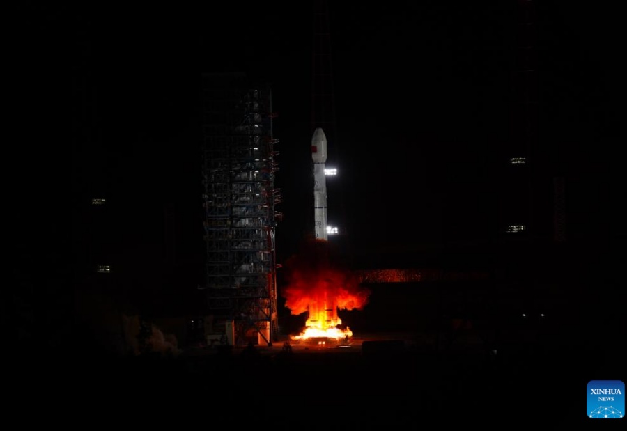 Китай успешно запустил новый ретрансляционный спутник