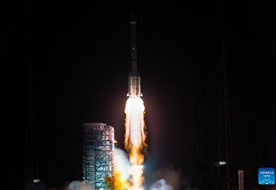 Китай успешно запустил новый ретрансляционный спутник