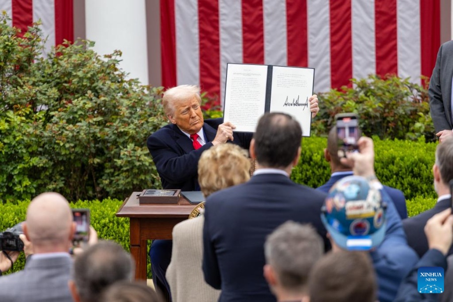 Д. Трамп подписал указы о 