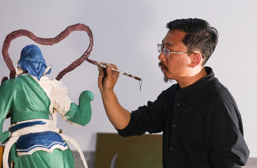 Китайский художник восстанавливает фрески, незаконно вывезенные за границу