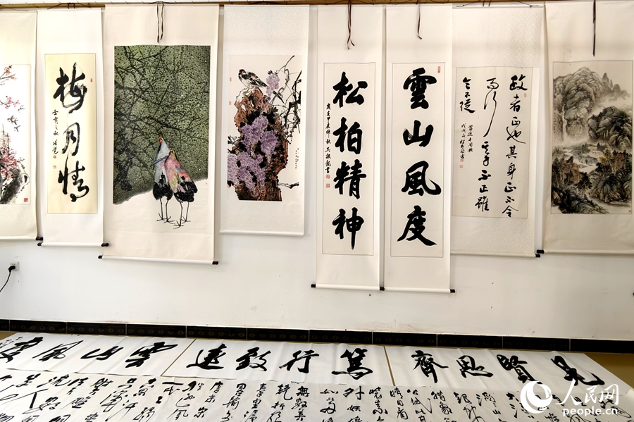 Каллиграфия и живопись — важная часть повседневной жизни фермеров Мэйчжоу