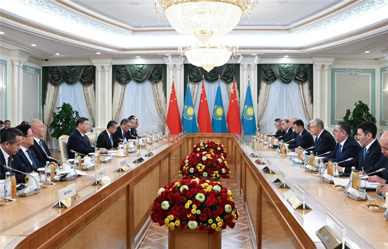 Китай рассчитывает вместе с Казахстаном вносить больший вклад в мир и развитие в регионе и во всем мире -- Си Цзиньпин