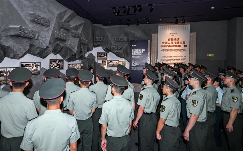 В Китае отметили 88-ю годовщину начала общенациональной войны против японской агрессии