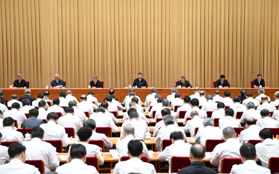 Си Цзиньпин выступил с речью на Центральном совещании по вопросам работы в городах, перечислив приоритеты городского развития