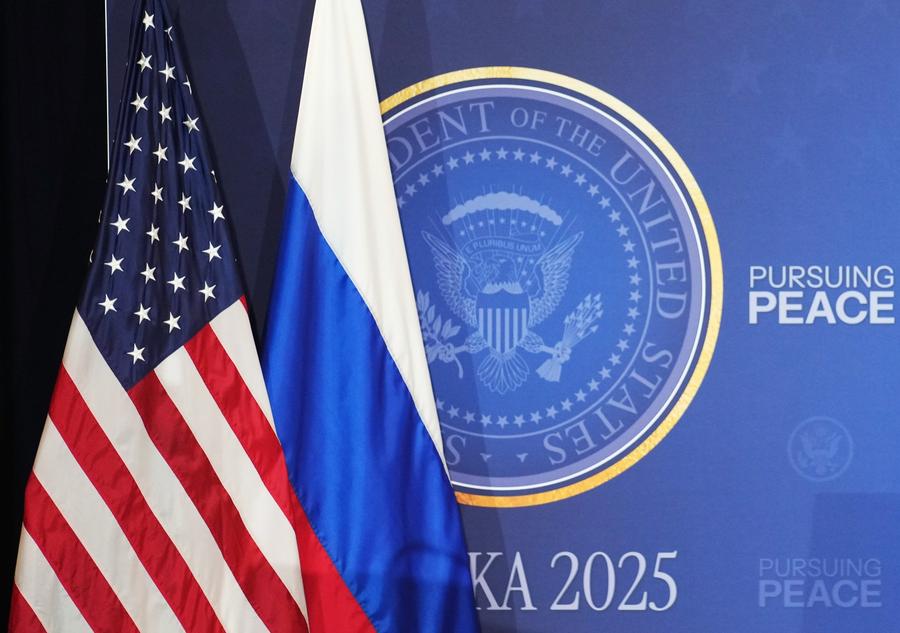 Специальный репортаж: Встреча В. Путина и Д. Трампа -- улыбкой сложно стереть старые обиды