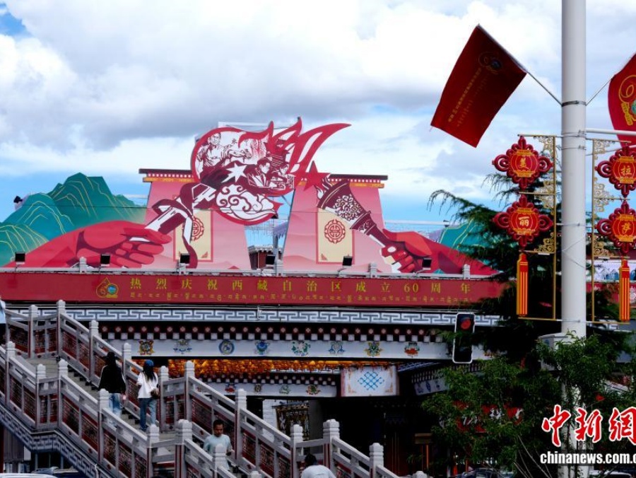 В Лхасе царит праздничная атмосфера в преддверии 60-летия со дня образования Сицзанского автономного района