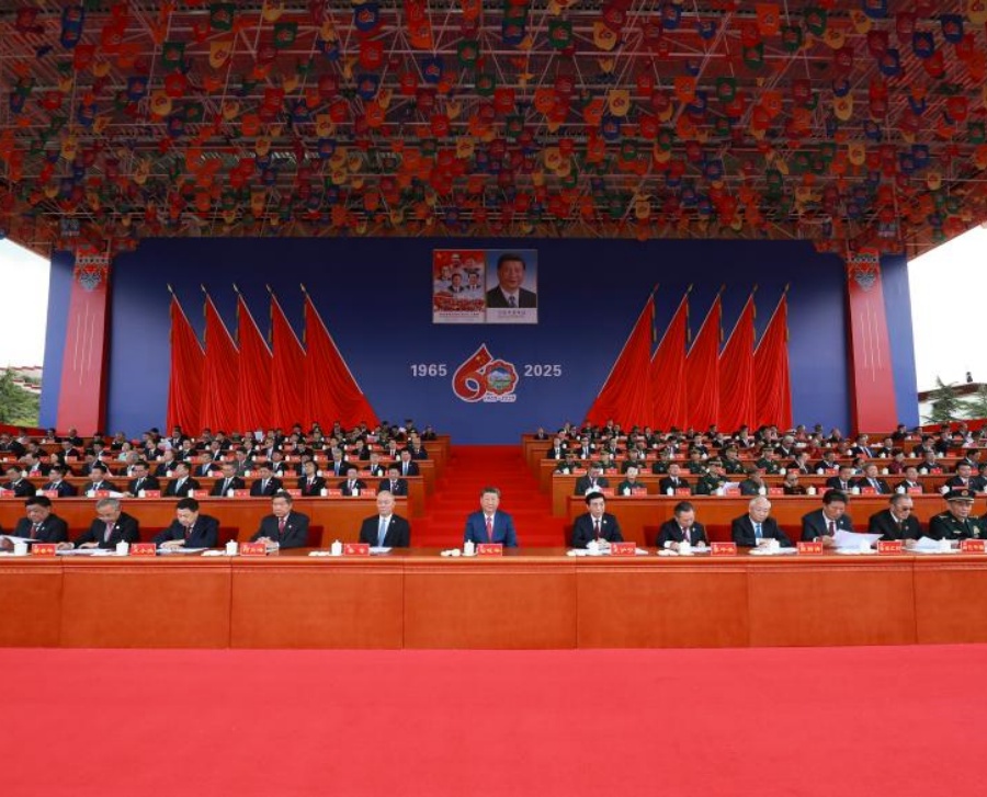 Си Цзиньпин принял участие в торжественном собрании, посвященном празднованию 60-й годовщины основания Сицзанского автономного района