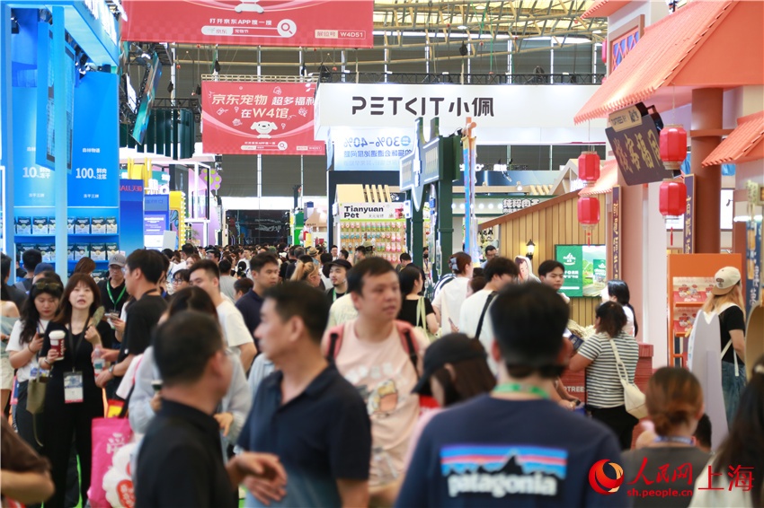 Азиатская выставка домашних животных открылась в Шанхае